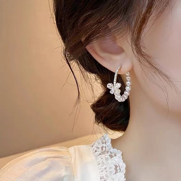 Butterfly pearl earring loop design - Picture 2 of 5